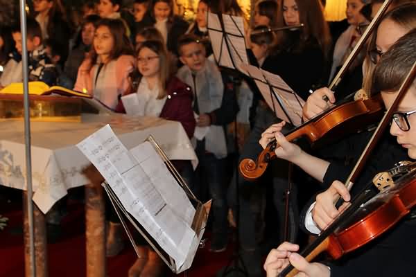 Dječja grupa Župe svetog Nikole Biskupa Jastrebarsko, dječja polnoćka, 2019.