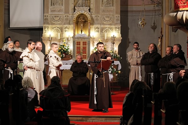 Sjajan nastup Hvarskog pučkog kazališta u jaskanskoj župnoj crkvi