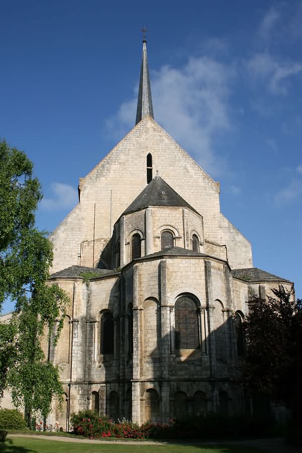 Sveta Radegunda - crkva u Poitiersu