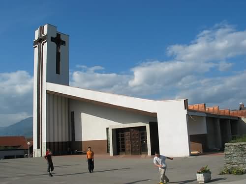 Sveti Duh-župna crkva u Novoj Bili