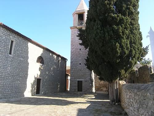 Sveti Kasijan-župna crkva u Sukošanu